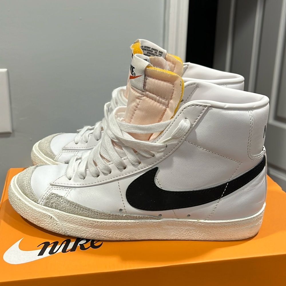 Nike White and Black Women's Sneakers